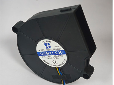 健策鼓风机：小空间高压力的“定点散热专家”